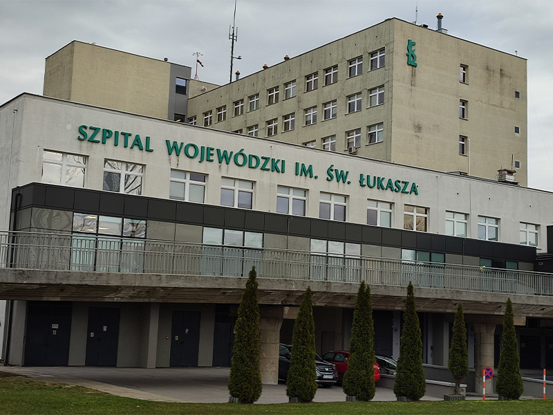 Zdjęcie budynku szpitala w którym montowaliśmy nawiewniki okienne