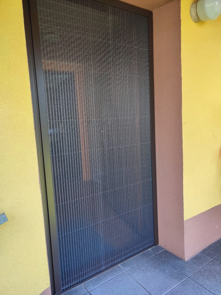 Moskitiera plisowana na wejściu do domu - Paszczyna