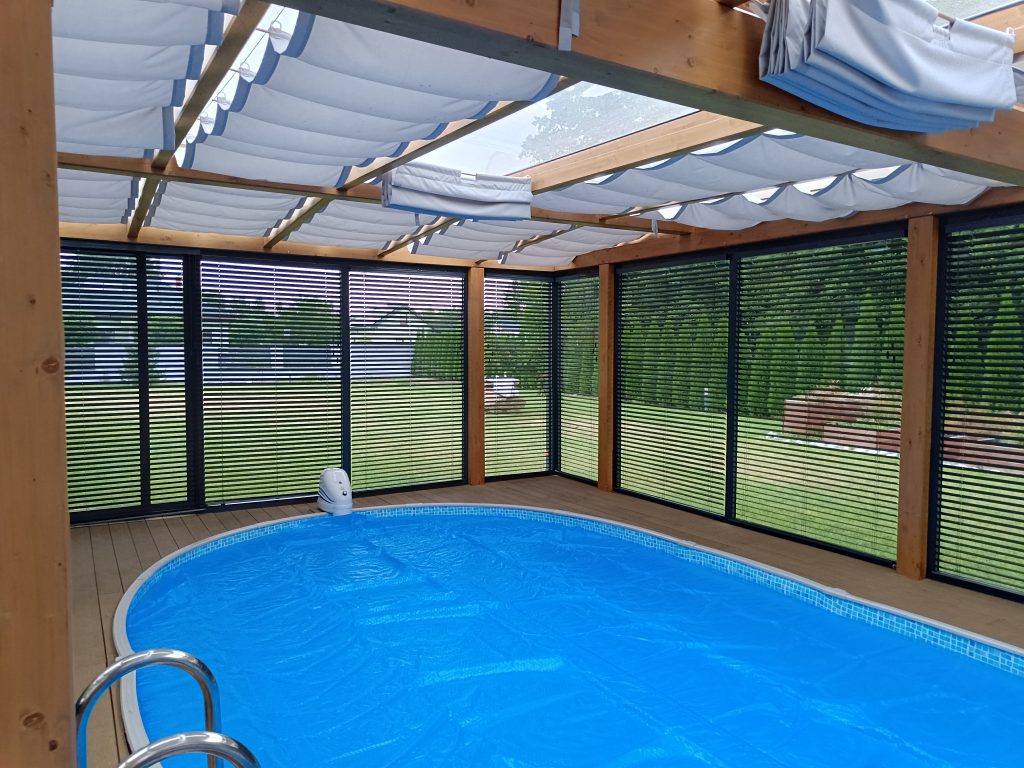 Żaluzje aluminiowe w pomieszczeniu basenowym - Lipiny