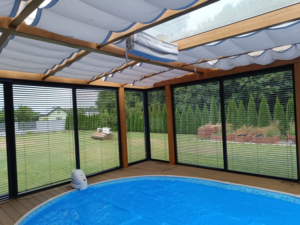 Żaluzje aluminiowe w pomieszczeniu basenowym - Lipiny