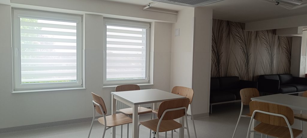 Rolety dzień noc na sali chorych - Kraków